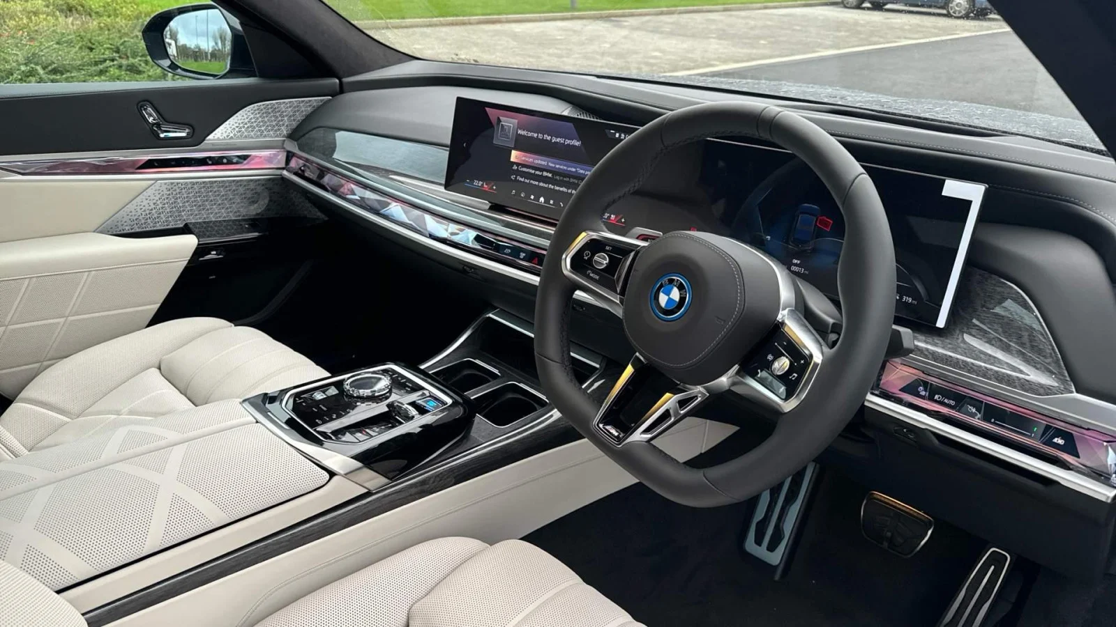 BMW i7