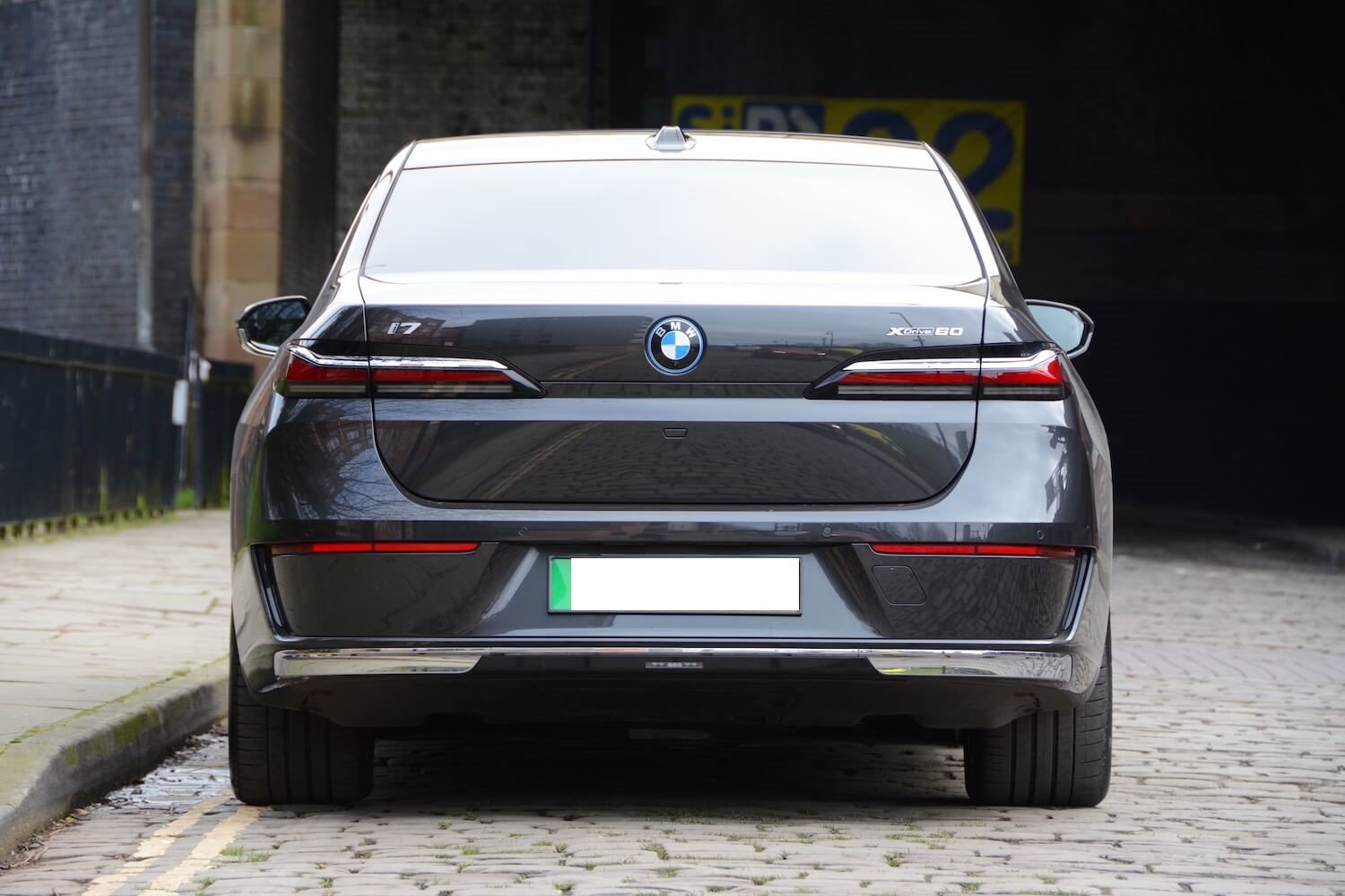 BMW i7